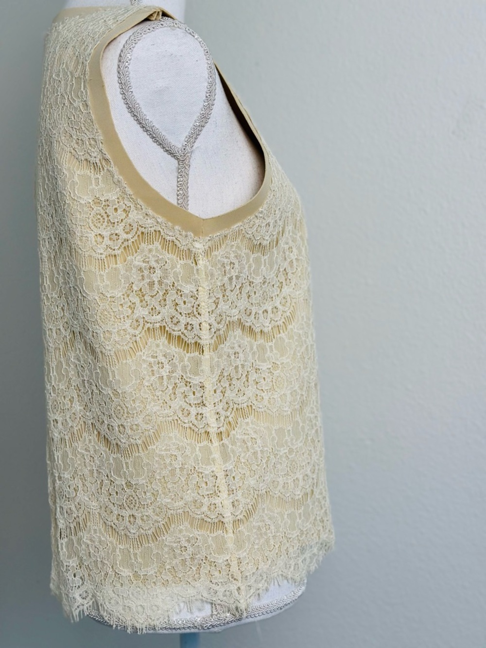 Hazelhaze Sleeveless Cream Lace Top Size Large - Picture 3 of 10